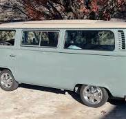 What custom front seat options are available for a bus?