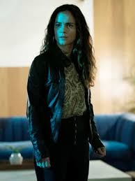 Starring as the lead character, teresa mendoza, is brazilian actress alice braga. Queen Of The South Alice Braga Leather Jacket Just American Jackets