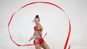 У международной федерации «было прямое задание» остановить гегемонию российских гимнасток на олимпиаде в токио, уверена по итогам соревнований, впервые с 1996 года россия осталась без олимпийского золота в художественной гимнастике. Dina Averina Pobedila V Mnogobore Na Etape Km Po Hudozhestvennoj Gimnastike V Italii Rt Na Russkom