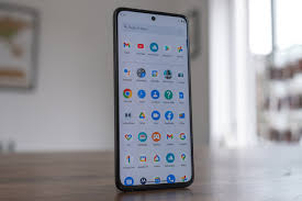 Motorola Moto G82 review: the screen's ...