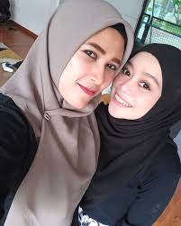 Lesti, gigi lu kenapa? tanya irfan hakim. 7 Potret Terbaru Lesty Memakai Behel Terlihat Beda