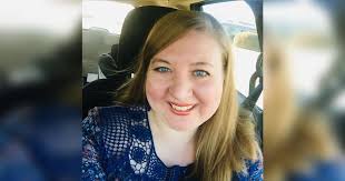 Woman notices kids embarrassed when single dad's card repeatedly gets  declined and speaks up