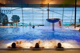 Besuchen Sie Die Therme In Konstanz Am Bodensee Wir Verraten Ihnen Wie Sie Am Schnellst Von Lindau Aus Dort Hinkommen Bodensee Urlaub Bodensee Urlaub Reisen