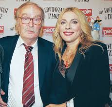 Ο ταχυδρόμος), αφιερωμένο στον γιώργο σεφέρη. H Smaragda Karydh Eklepse Tis Entypwseis Sto Skhno8etiko Ths Ntempoyto Espresso