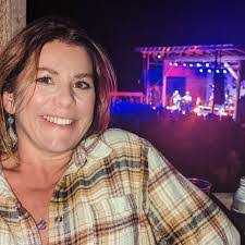 Nikki Donahue's Instagram, Twitter & Facebook