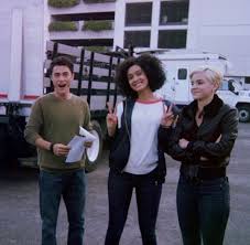 A failed bank robber locks himself in a home, along with a real estate agent, two ikea addicts, a pregnant woman, a suicidal millionaire and a rabbit. Pin By Maria Julia On Yo Nunca Never Have I Ever Never Have I Ever Series Never Have I Ever Netflix