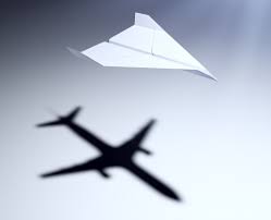 Aviones de papel con control remoto tv. Como Hacer Un Avion Con Material Reciclado Y Sorprender A Todos Vix