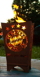 We are going to visit munich on april /2020 and we want to assist to a bayern münchen match on allianz. Fc Bayern Munchen Mia San Mia Eckig Fcb 004 Offizieller Feuerkorb Des Fc Bayern Munchen Feuerflair Online Shop