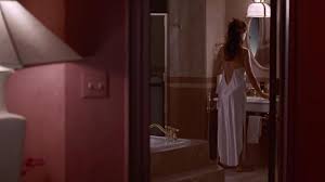 Pretty woman was a career igniting role for julia roberts, but she doesn't think the film would get made today. The Babydoll White Naked Back Of Vivian Julia Roberts In Pretty Woman Spotern