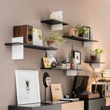 I termini che devi tenere sempre bene presente quando vuoi decorare una parete un colore in forte contrasto col resto della stanza arreda, crea un giusto contrappeso pieno/vuoto a livello visivo, rende l'ambiente più. Idee 73 Idee Per Arredare Le Pareti Del Soggiorno Diotti Com