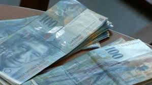 Creditul in franci elvetieni este un credit imobiliar (ipotecar) si nu o investitie la bursa. DespÄƒgubiri Pentru ClienÈ›ii BÄƒncilor Din Ungaria Peste 400 De BÄƒnci Ar Putea PlÄƒti Trei Miliarde De Euro Datornicilor