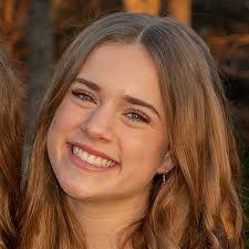 Elise Mooney's Instagram, Twitter & Facebook