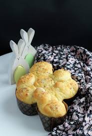 La colomba di pasta sfoglia salata è una torta salata pasquale molto facile e piuttosto veloce da realizzare, assolutamente perfetta come antipasto per il pranzo del giorno di pasqua. Colomba Salata Ricetta Dissapore