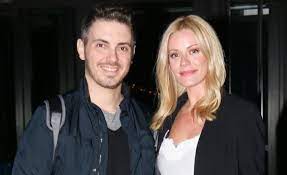 Stavento το τραγούδησε η ζέτα μακρυπούλια στα mad «ήμουν από κάτω. Mixalhs Xatzhgiannhs Se Psyxologo Gia Thn Zeta Makrypoylia Apokalypsh Bomba Syneidhsh