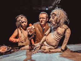 Das buch umfasst die erzählung poes in deutscher übersetzung und interpretationshilfen zu der untergang des hauses usher. Der Untergang Des Hauses Usher Hamburger Kammerspiele Theater