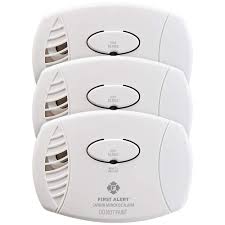 A carbon monoxide detector or co detector is a device that detects the presence of the carbon monoxide (co) gas to prevent carbon monoxide poisoning. 3 Pack Bundle Of First Alert Plug In Carbon Monoxide Alarm With Battery Backup First Alert Store
