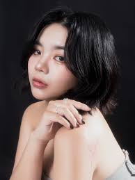 韓國拍的形象照😍 化妝跟拍照一切都好快好快，不拖泥帶水一個小時內完成，現場精修一張，另外兩張要等一個禮拜本來想說等不了一個禮拜，幹脆自己修一修發出來