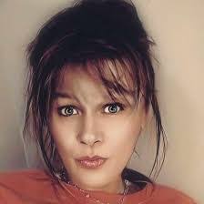 Mae Hammond's Instagram, Twitter & Facebook