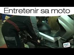 Entretien Moto Verifier Le Niveau De Liquide De Refroidissement Youtube