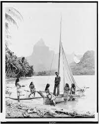 Moorea Tahitian Man Women And Sailboat Circa 1922 Via Https Www Facebook Com Vahineitaria Tahiti Tahiti Noir Et Blanc Polynesie Francaise