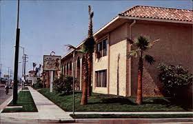 We offer a good selection of locally brewed cask conditioned ales, fine wines and malt. The Snooty Fox Motor Inn Los Angeles Ca