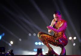 Jessie J adia turnê europeia para 2026 e cancela shows na América do Norte por nova cirurgia contra câncer de mama - Rede Fan FM