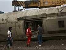 اثار حادث قطار الإسماعيلية بعد خروجه عن القضبان بجسر السويس. I3lzz4hsfmvpjm