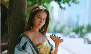 La cita es para el viernes 29 de septiembre, a partir de las 18:00 horas en el frontis de la intendencia. Denise Rosenthal Le Presta Ropa A Camila Gallardo Tras Acoso Sufrido Por Alcalde De Puerto Varas