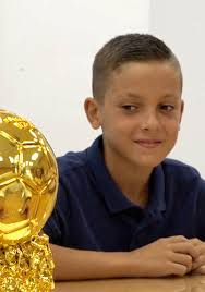 El Ayuntamiento recibe a “Luque”, premiado en Cádiz con el Balón de Oro  Futboleo 2024