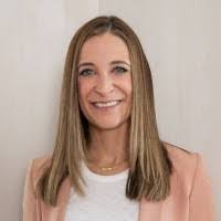 Stephanie Ainsworth's Instagram, Twitter & Facebook