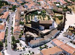 El pueblo de #alandroal está situado en el distrito de #évora y merece la pena visitarlo si te gustan los lugares tranquilos. Alandroal Herancas Do Alentejo