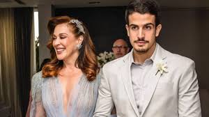 Os dois pombinhos foram vistos recentemente em um restaurante no jardim botânico, no rio de janeiro. Enzo Celulari Faz Aniversario E Ganha Declaracao De Claudia Raia