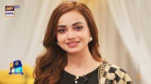 Kanwal Khan's Instagram, Twitter & Facebook