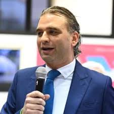 Monopoli, incendio in via Camicia. Annese: "Fiamme importanti. Tutte le  persone al sicuro"