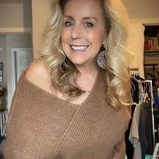 Debbie White (@debwhitestyle) • Instagram photos and videos