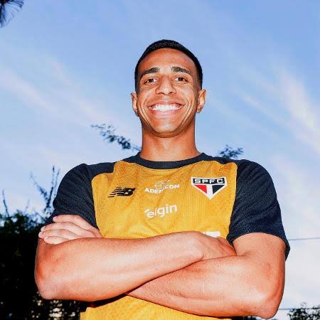 S&atilde;o Paulo anuncia a contrata&ccedil;&atilde;o do atacante Victor S&aacute;