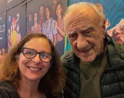 El oficio del actor 🎭 Roberto Jones lo dejó todo. Trabajo, carrera de  abogacía, amigos y costumbres para entregarse por completo a la actuación.  HOY 18h, una tarde mágica con un