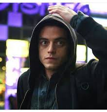 It is available in black color with a large hood to cover your head with ease. Mr Robot Rami Malek Filmy Akter Muzhchiny