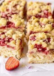 erdbeer rhabarber streuselkuchen vom blech emma s lieblingsstucke rezept rhabarber streuselkuchen rhabarberkuchen mit streusel streusel kuchen