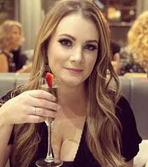 Mum, 28, diagnosed with cancer just weeks after finding out she's pregnant 