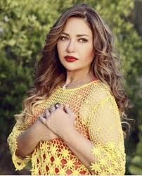 If playback doesn't begin shortly, try restarting your device. ØµÙˆØ±Ø© Ù…Ø³Ø±Ø¨Ø© Ù„Ù„ÙŠÙ„Ù‰ Ø¹Ù„ÙˆÙŠ Ù…Ù† Ø­ÙŠØ§ØªÙ‡Ø§ Ø§Ù„Ø¹Ø§Ø¯ÙŠØ© ØªØµØ¯Ù… Ø§Ù„Ø¬Ù…Ù‡ÙˆØ± Ù…Ø¬Ù„Ø© Ø§Ù„Ø¬Ù…ÙŠÙ„Ø©