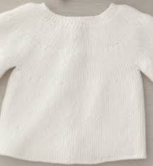 Voici un ensemble brassière et bonnet pour bébé, confectionné par mes soins avec une laine composée de 25% laine peignée, 25% acrylique premium, 50% polyamide. Brassiere Bebe Modele De Base La Malle Aux Mille Mailles