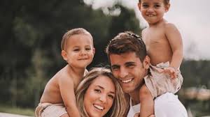 Alice campello y álvaro morata han dado la bienvenida a su tercer hijo, al que han llamado edoardo. Asi De Bien Bailan Reggaeton Los Hijos De Morata