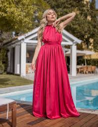Algo parecido a este vestido, claro, sin el moñote ñ_ñ. Vestido Largo Fiesta Rojo Con Escote Halter Y Falda Amplia Invitadisima Talla Ropa Xs Categoria Colores Rojos Colores Cereza
