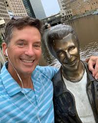 Meet our VP of Sales and Marketing, Jeff Stachelek! 🍍 Jeff's favorite  produce item is the pineapple! This is because it's cool to look at and  awesome to eat 🎾 Outside of