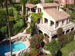 Sur Les Hauteurs De Golfe Juan En Lisiere D Antibes Avec Vue Panoramique Sur Un Vallon Verdoyant Allant Des Montagnes En 2020 Maison Style Maison A Vendre Vallauris