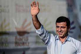 Hdp'li milletvekili mehmet fırat, selahattin demirtaş'ın ortaya çıkan tatil fotoğraflarına yaptığı yorumu açıkladı. Demirtas Ben Kurt Um Bin Yil Da Cezaevinde Kalsam Kurt Um Independent Turkce