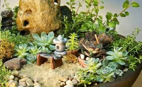 So Konnen Sie Einen Mini Zen Garten Kreieren Miniatur Zengarten Mini Garten Miniaturgarten