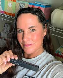 Amazon are doing a flash sale of this top trending mascara! It's a better  price than I've seen in any of the supermarkets- so had to share with you  guys! 🫶🏼🩷💁🏻‍♀️ You're