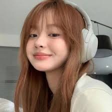 𝘒𝘪𝘮 𝘓𝘢𝘺𝘭𝘢√ (Minniekimoffical)